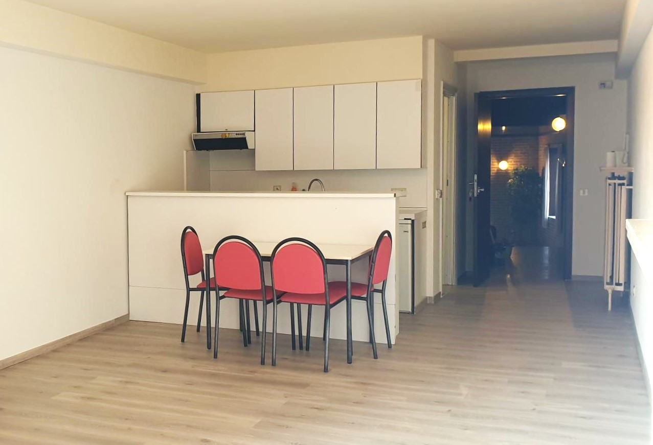 Roeselare, Studio\n - Roeselare - verhuurde studio in het centrum -> Rendement 6%