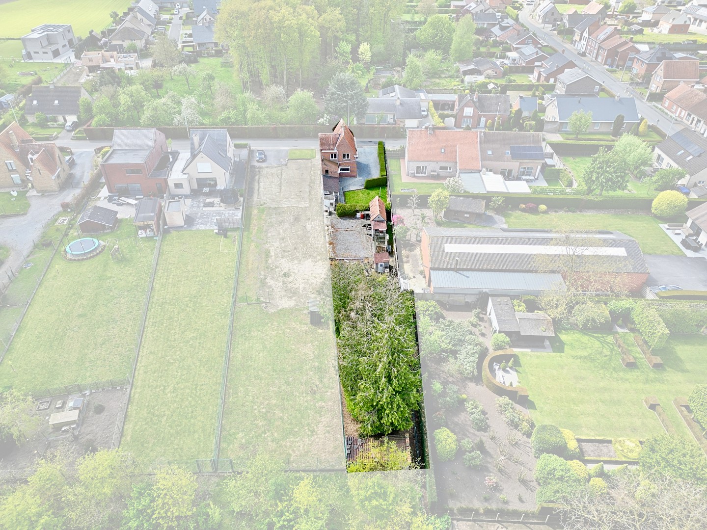Wingene, Bouwgrond\n - Wingene - Te renoveren woning op perceel van 800\xa0m²!