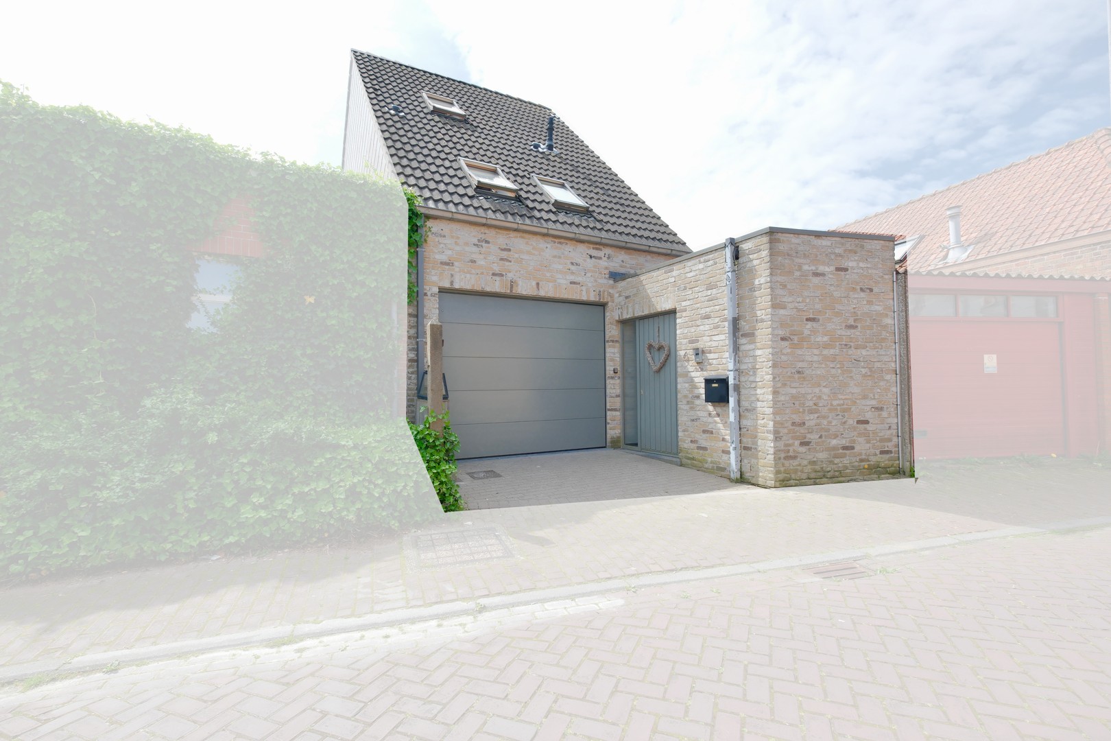 Aartrijke, Huis\n - Aartrijke - Lichtrijke woning met RUIME garage + zonnig terras