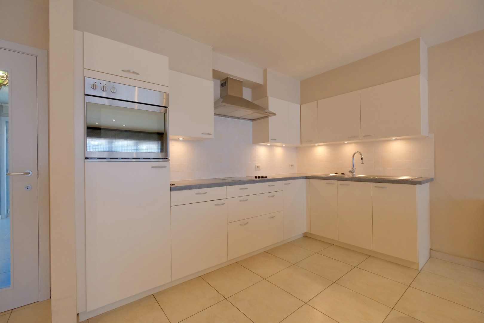 Lichtervelde, Appartement - LICHTERVELDE – gelijkvloers app met 1 slpk, binnenkoer en garage foto 5