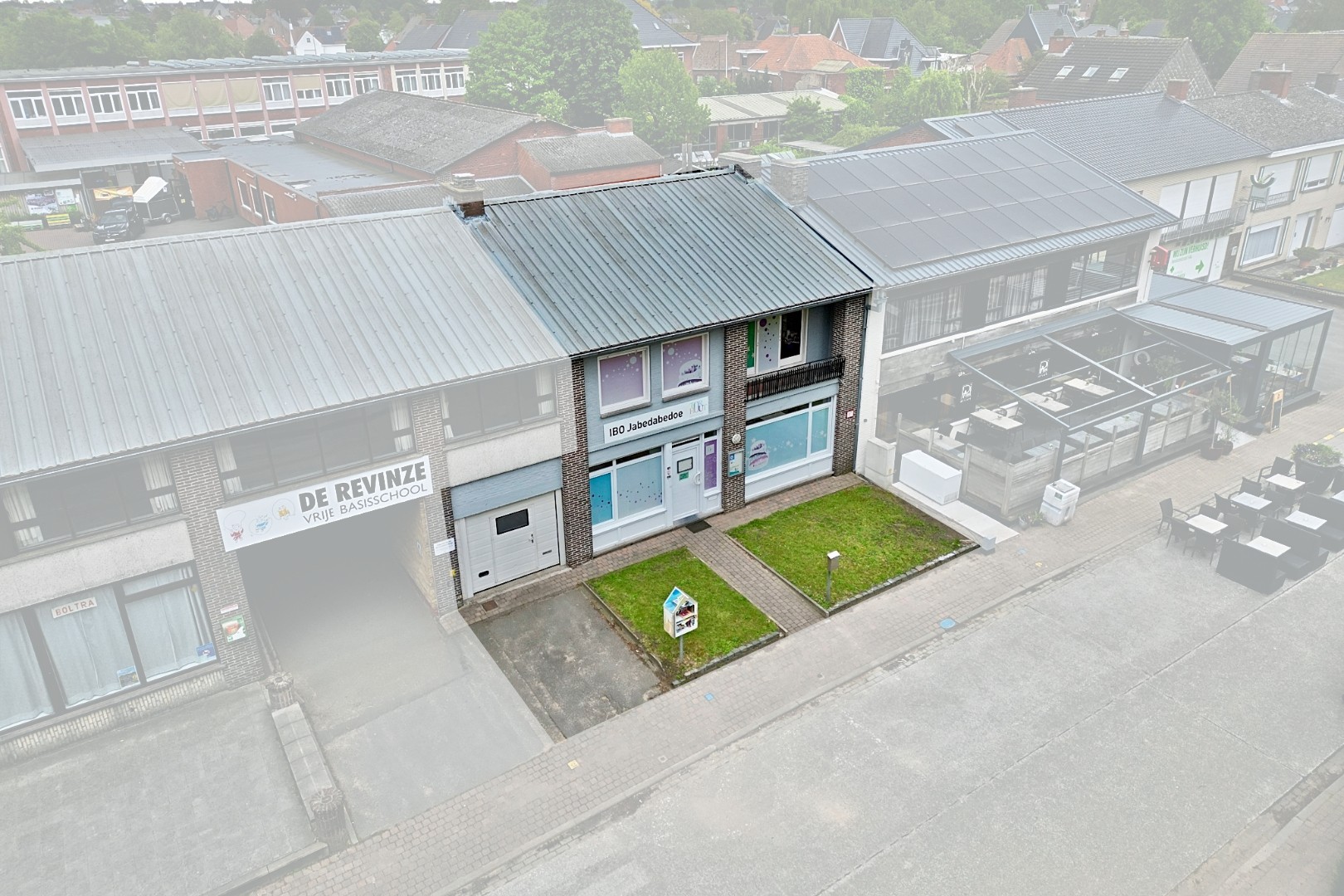 Torhout, Huis\n - Torhout – Ruim handelspand/woning met 4 slpks en garage op 385 m²