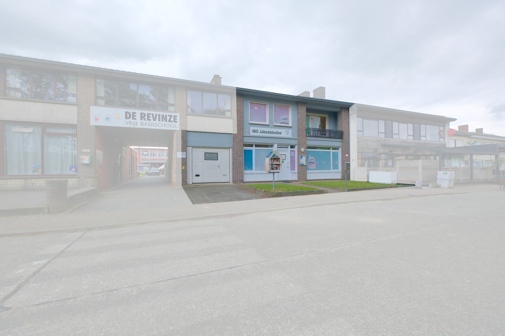 Torhout, Huis - Torhout – Ruim handelspand/woning met 4 slpks en garage op 385 m² foto 2